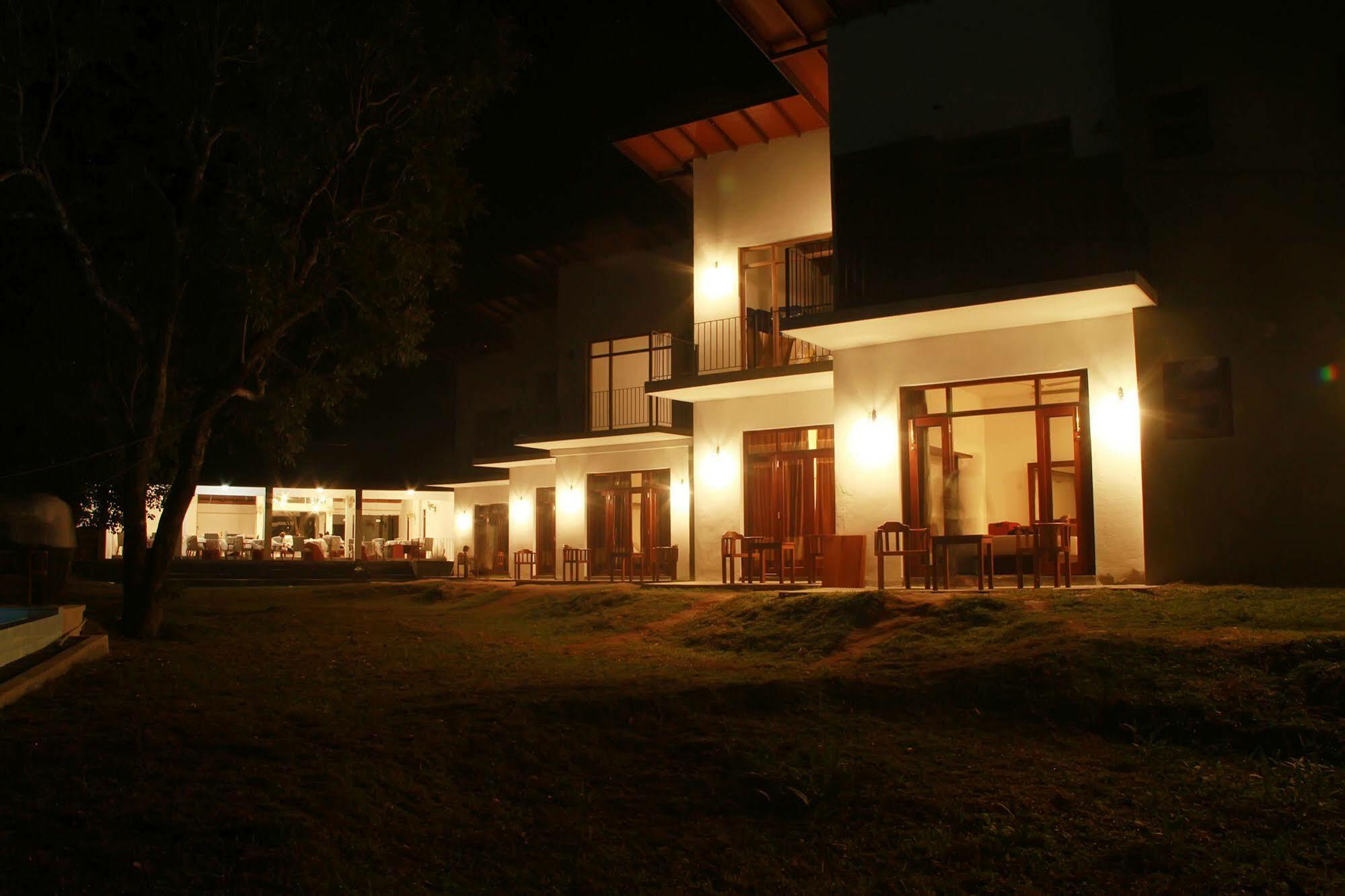 Sigiriya Wewa Addara Hotel - Hotel By The Lake ภายนอก รูปภาพ